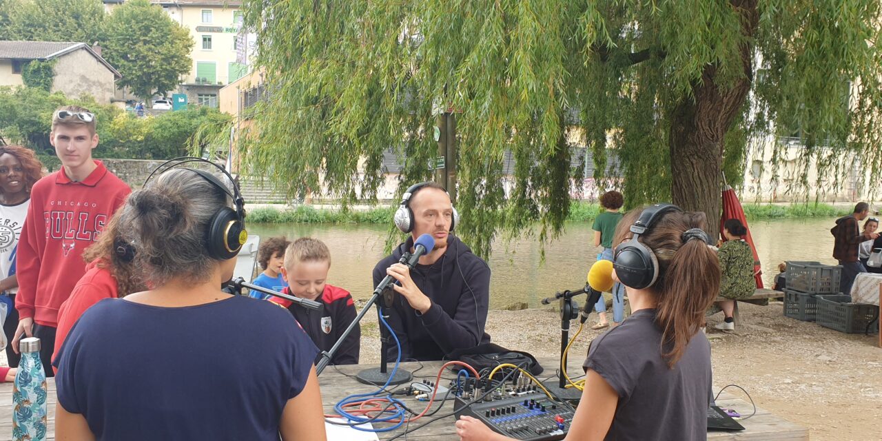 A la rencontre des touristes et des locaux sur le marché de Pont en Royans