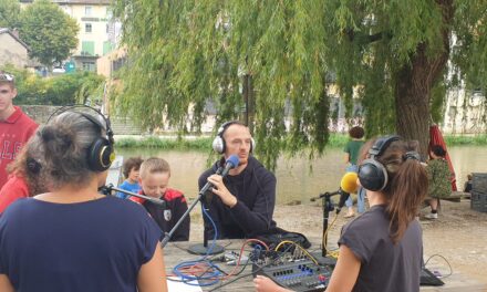 A la rencontre des touristes et des locaux sur le marché de Pont en Royans